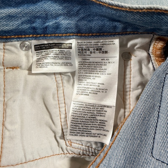 NWT Levi’s Premium 502 Women High Rise ‘90s Style Shorts Size 28 - Picture 4 of 16